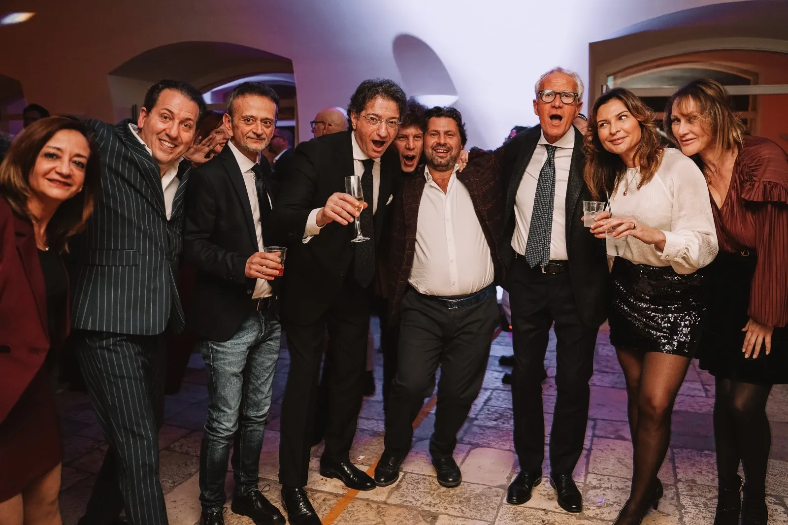 Soci riuniti alla festa per i 10 anni del Club alla Corte di Torre Longa