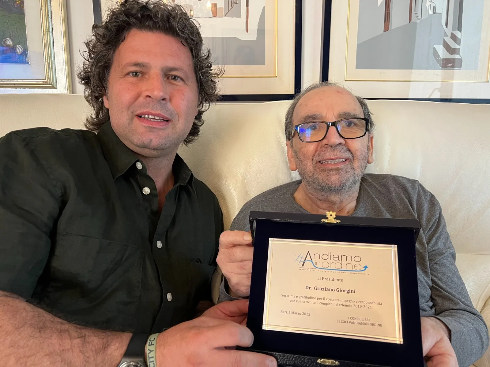 Consegna della targa di ringraziamento al Presidente Dr. Graziano Giorgini