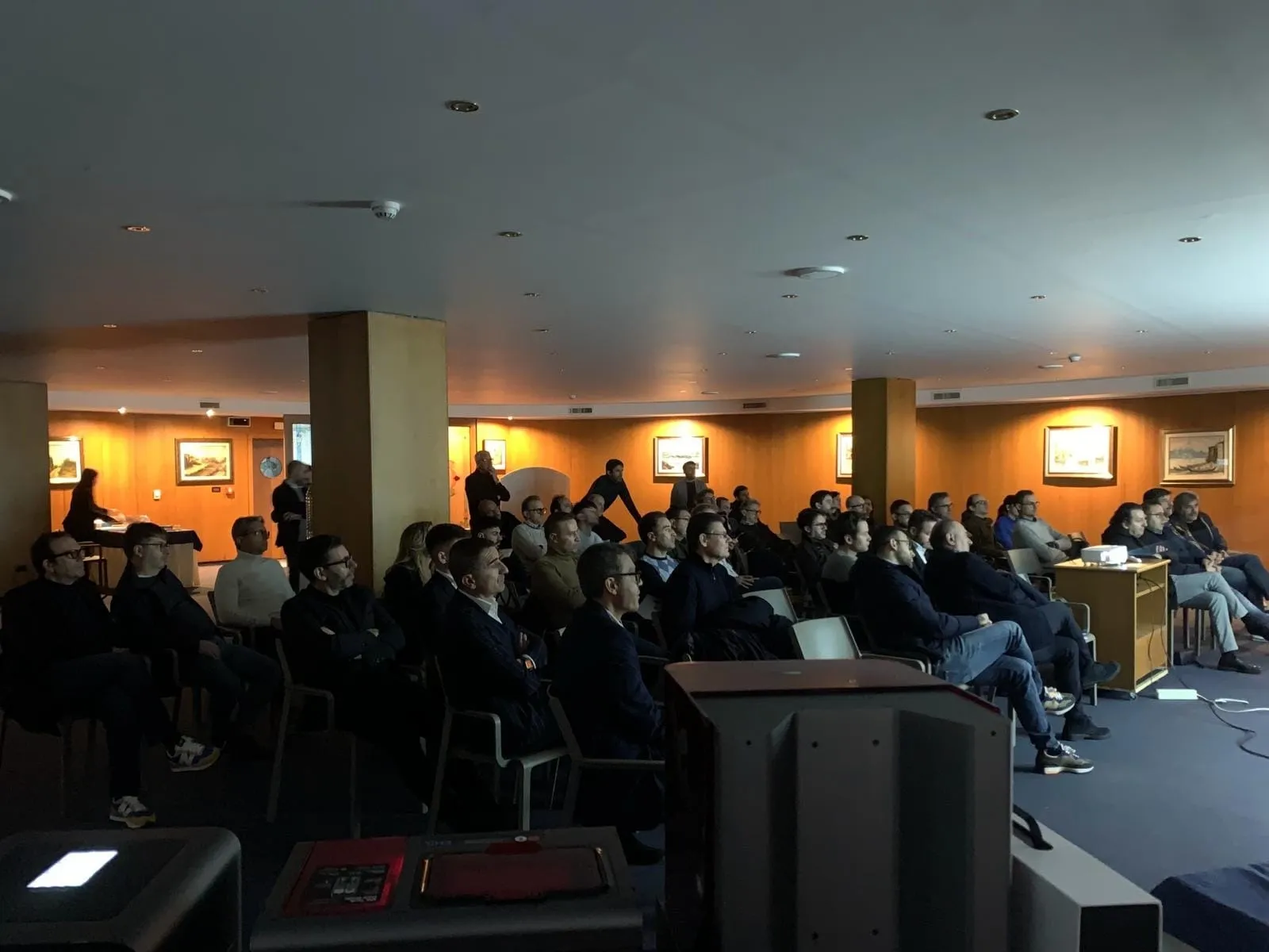 Soci in platea durante un corso di aggiornamento